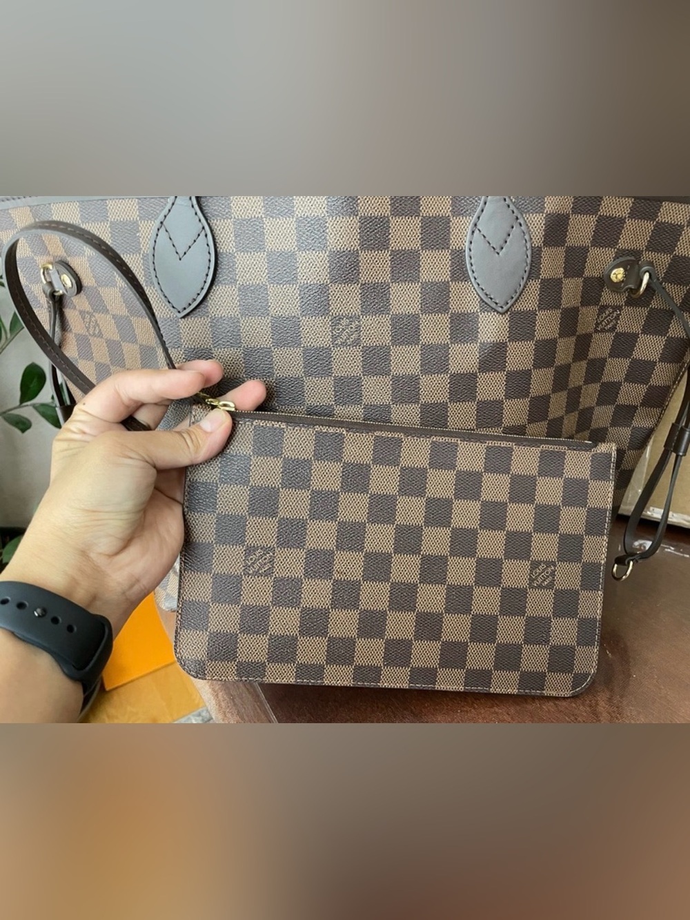 Authentic LOUIS VUITTON Damier Neverfull MM Pouch. - Picture 10 of 13